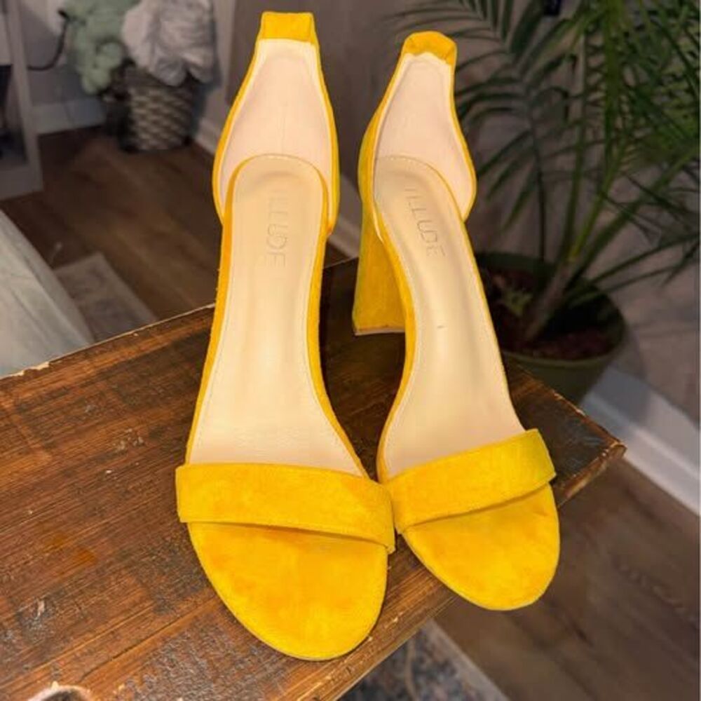 Illude Ruby Mustard Yellow Block Heel Sandals Size 10